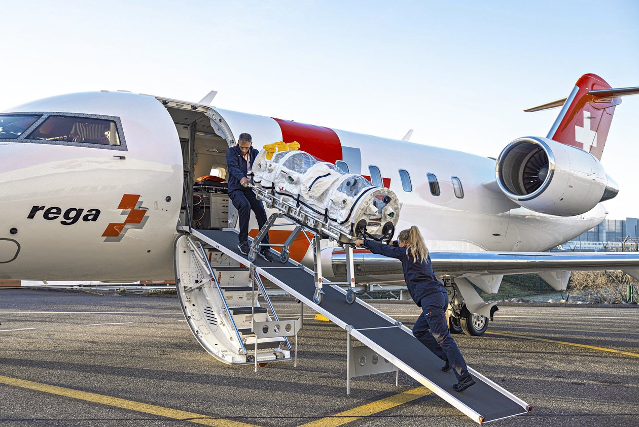 Reliable, easy-to-use ambulance jet ramp for comfortable loading.